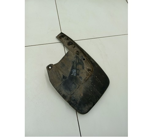 Брызговик передний правый