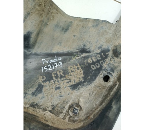 Брызговик передний правый