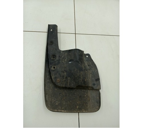 Брызговик передний правый