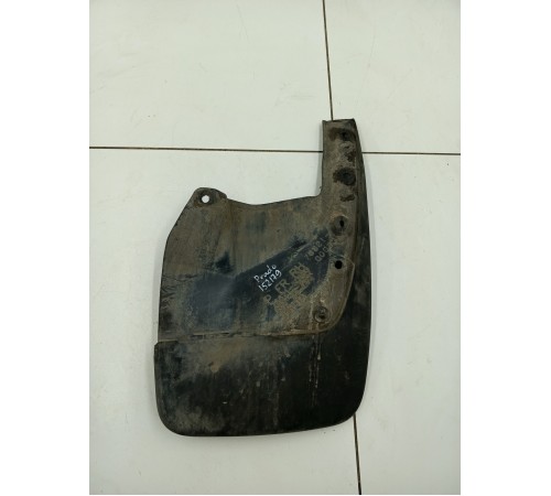 Брызговик передний правый