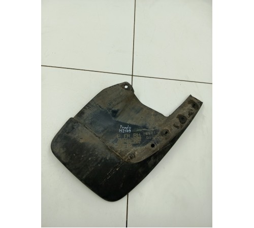 Брызговик передний правый