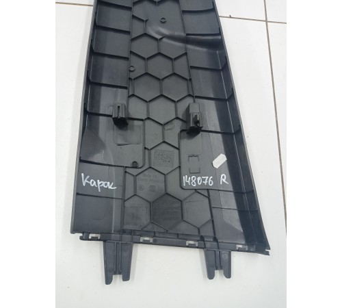 Обшивка центральной стойки правая нижняя