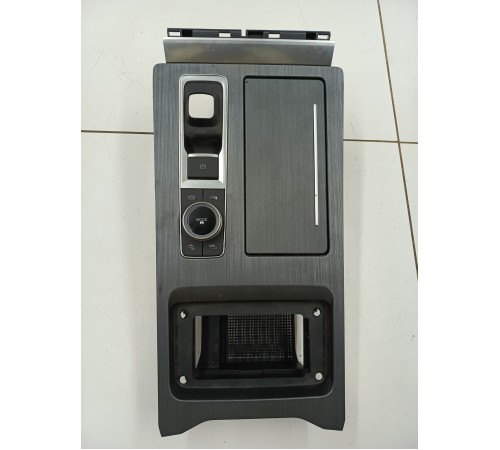 Накладка центральной консоли декоративная в сборе