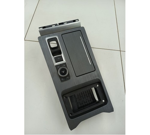 Накладка центральной консоли декоративная в сборе