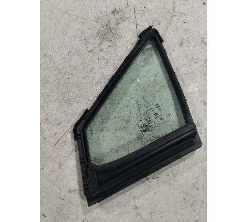 Форточка двери глухая передняя правая