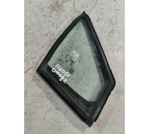 Форточка двери глухая передняя правая