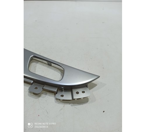 Накладка обшивки двери (передняя правая)