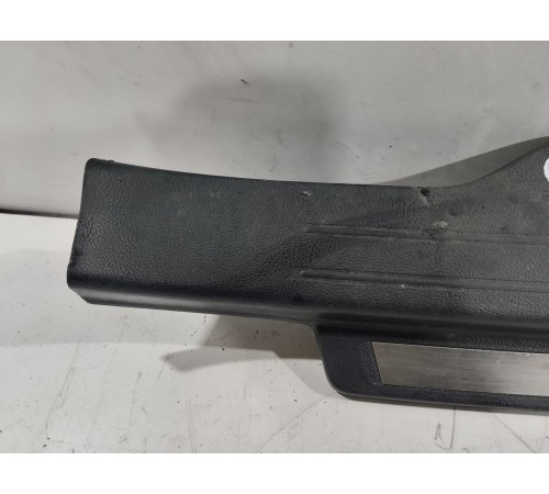 Накладка порога (передняя правая)