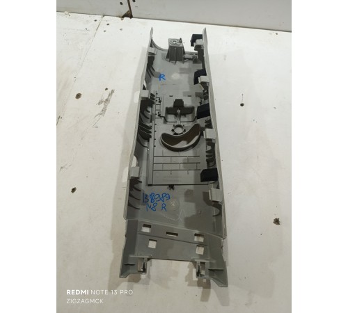 Обшивка центральной стойки правая верхняя