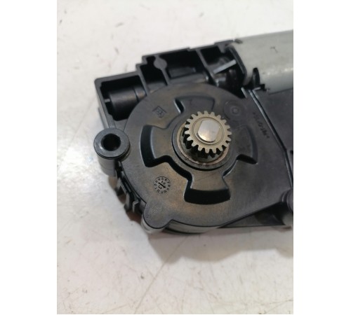 Моторчик люка крыши передний