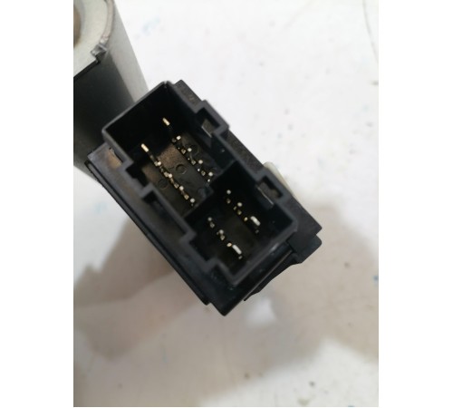 Моторчик люка крыши передний