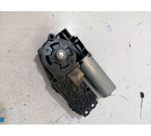 Моторчик люка крыши передний