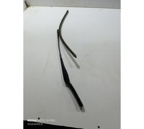 Поводок стеклоочистителя левый, водительский