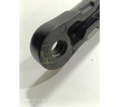 Поводок стеклоочистителя левый, водительский