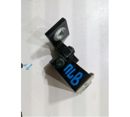 Петля двери передняя левая верхняя