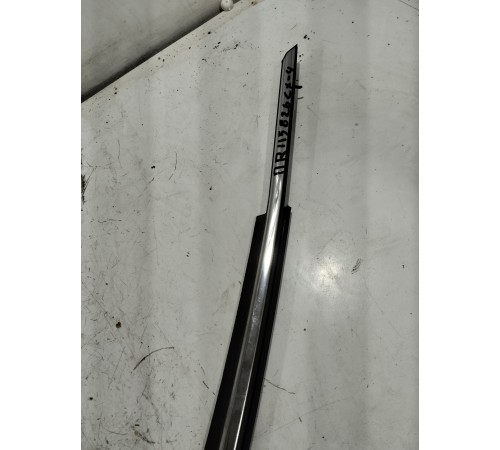 Молдинг стекла передний правый