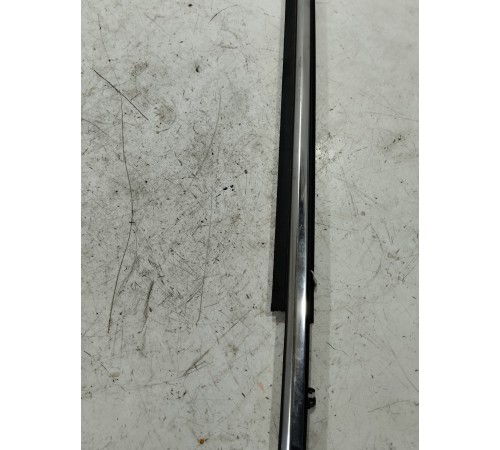 Молдинг стекла передний правый