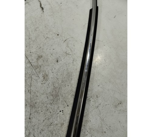 Молдинг стекла передний правый