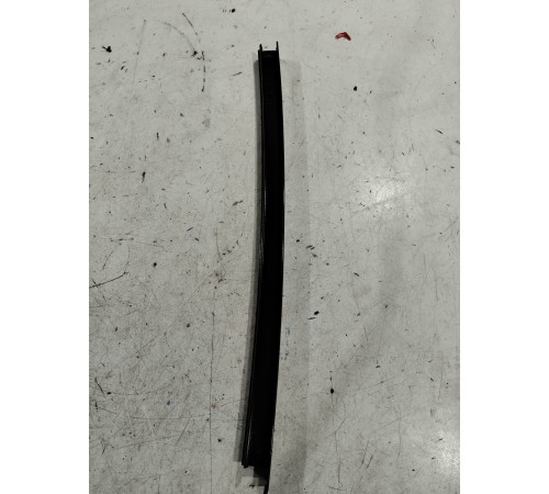 Направляющая стекла двери (задняя, правая)