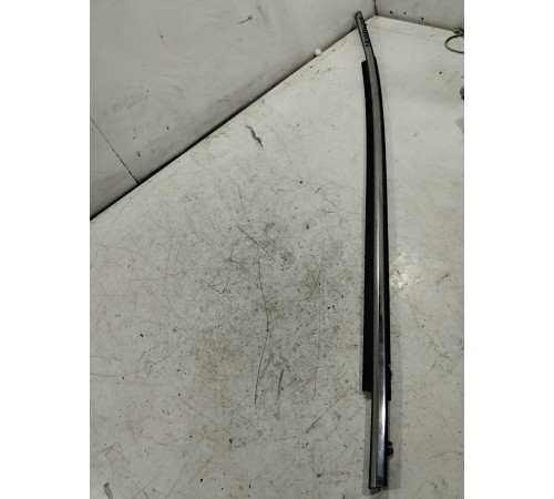 Молдинг стекла передний правый