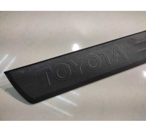 Накладка порога (передняя, правая)