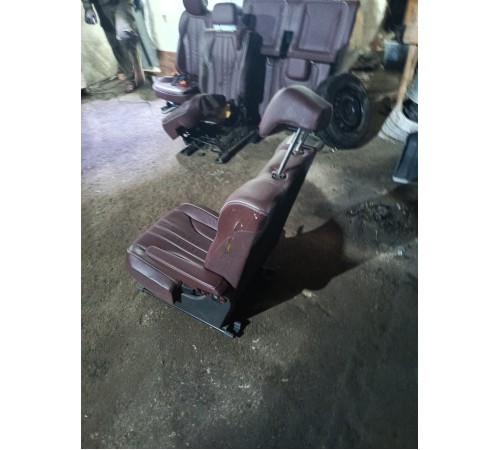 Сиденье второго ряда правое