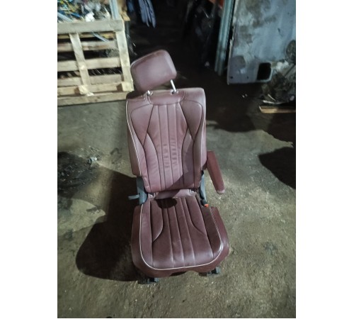 Сиденье второго ряда правое