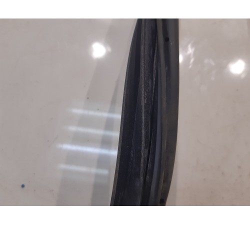 Уплотнитель двери (задний, левый)