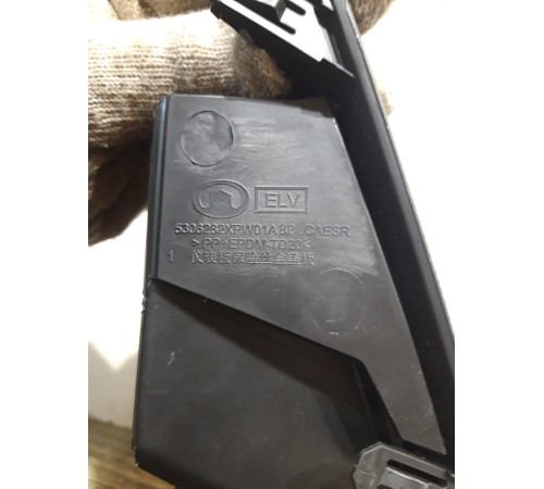 Крышка блока предохранителей салона