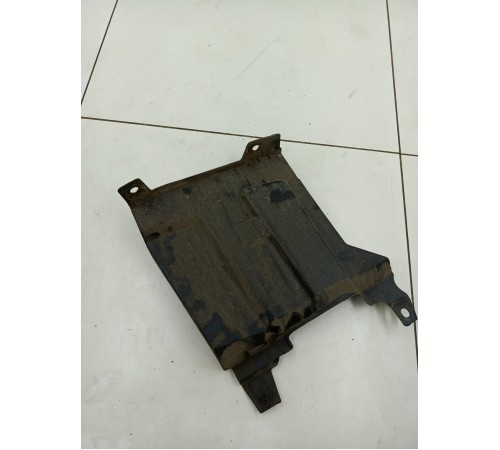 Пыльник двигателя правый