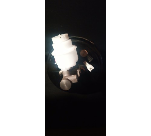 Усилитель тормозов вакуумный в сборе с бачком