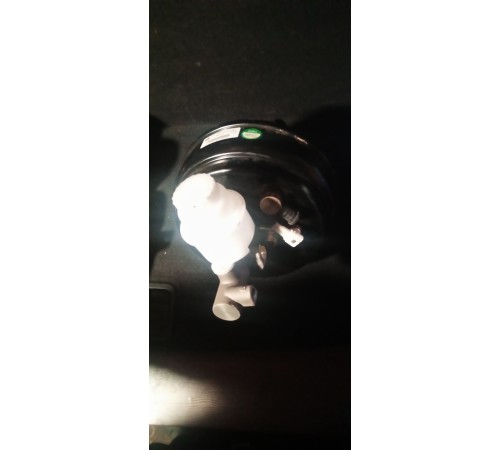 Усилитель тормозов вакуумный в сборе с бачком