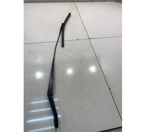 Поводок стеклоочистителя (пассажирский)