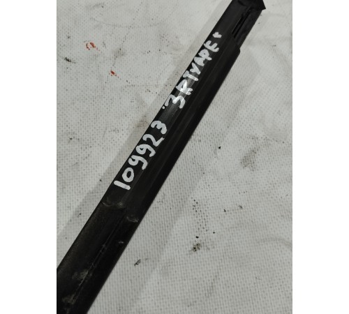 Уплотнитель стекла (задний правый наружный)