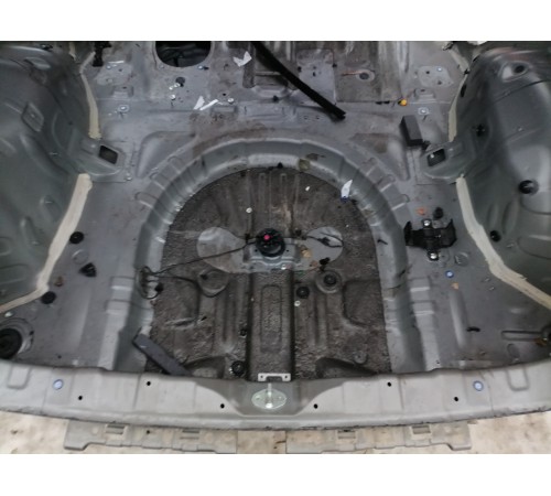 Ниша багажника (запасного колеса)