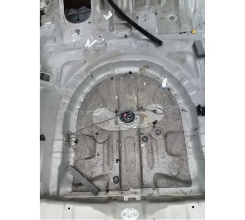 Ниша багажника (запасного колеса)