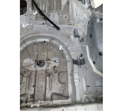 Ниша багажника (запасного колеса)